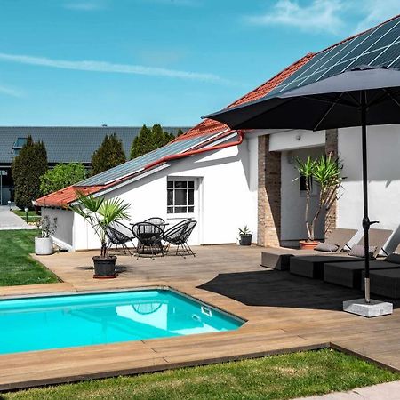 Szent Gyoergy Kuria Bed & Breakfast Kisharsany ภายนอก รูปภาพ