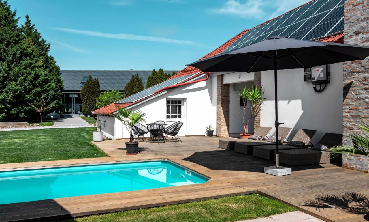 Szent Gyoergy Kuria Bed & Breakfast Kisharsany ภายนอก รูปภาพ